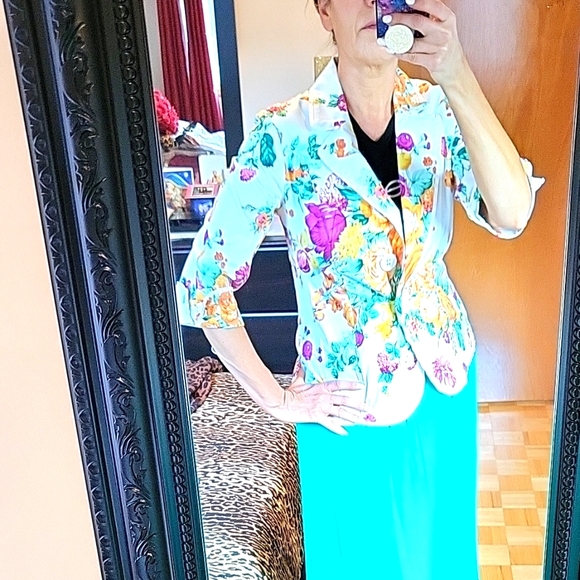 NWOT Floral Stretch Blazer in White, Burgundy, Orange, Yellow, Green, 6 - Picture 5 of 16